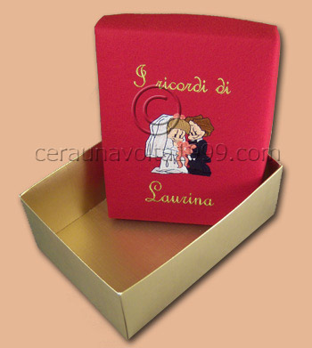 Scatola ricamata personalizzabile tema "sposini".
