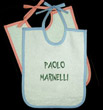 Bavaglino personalizzato in spugna con nome ricamato.