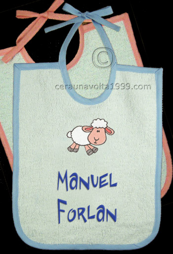Bavaglino personalizzato in spugna con nome e disegno ricamato.