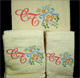Completo bagno 3 pezzi con iniziali doppie ricamate.
