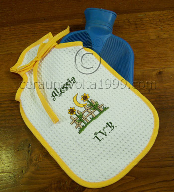 Porta borsa acqua calda ricamato personalizzabile.
