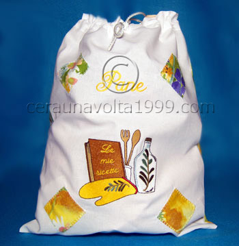 Porta pane ricamato "Le mie ricette".
